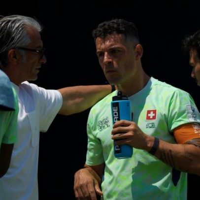 Xhaka critica postura de companheiros após empate da Suíça