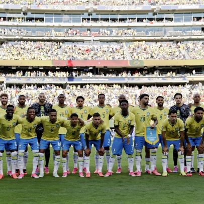 Seleção quebra protocolo na Copa e usa foto pré-jogo como símbolo de união
