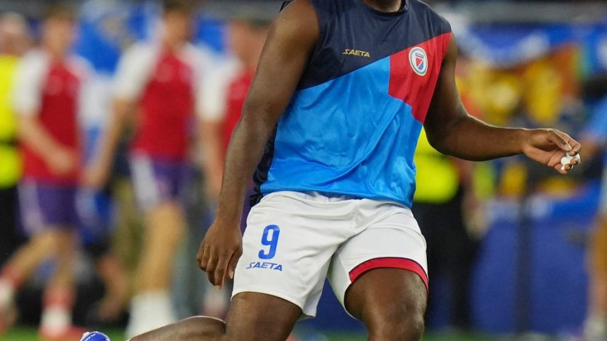 Jogador haiiano Duckens Nazon. — Foto: Reuters/David Butler II