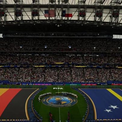 Monitor da FIFA pede afastamento de VAR por gesto associado ao supremacismo