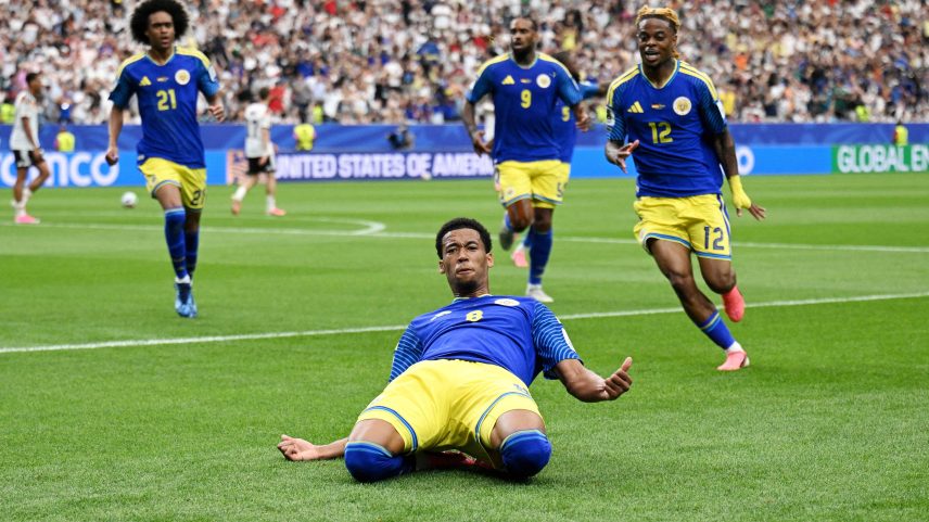 Livano Comenencia comemora o gol de Curaçao contra a Alemanha — Foto: REUTERS/Annegret Hilse