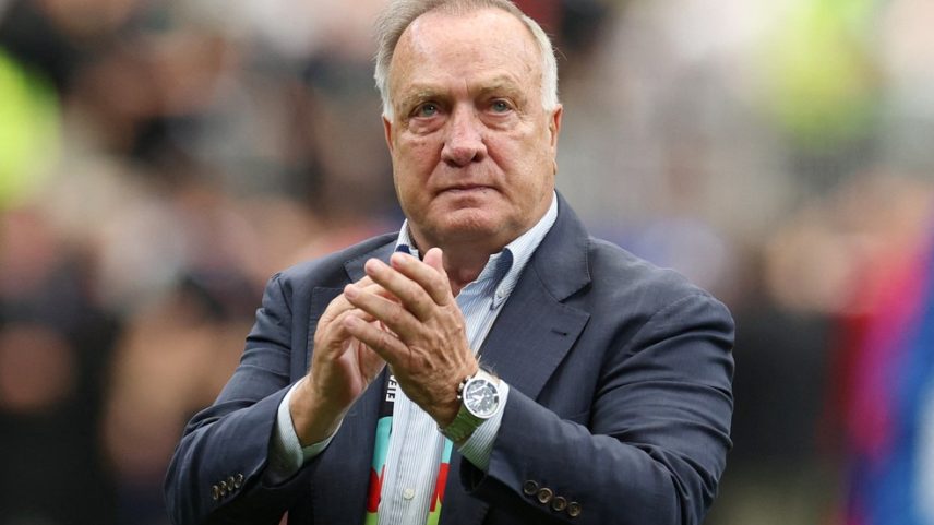 Dick Advocaat aplaude seleção de Curaçao na Copa — Foto: Reuters
