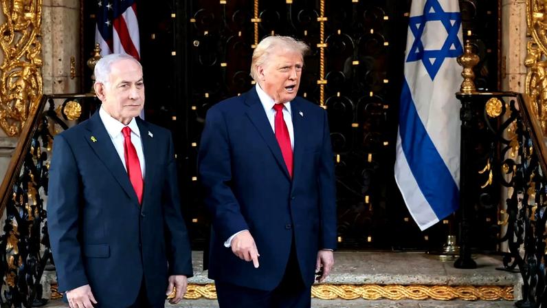 O presidente dos EUA, Donald Trump, e o primeiro-ministro israelense, Benjamin Netanyahu 29 de dezembro de 2025 REUTERS/Jonathan Ernst