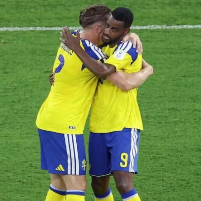 Técnico da Suécia elogia entrosamento de Isak e Gyökeres
