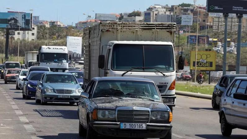 Deslocados retornam às suas casas no sul do Líbano após um acordo entre Estados Unidos e Irã