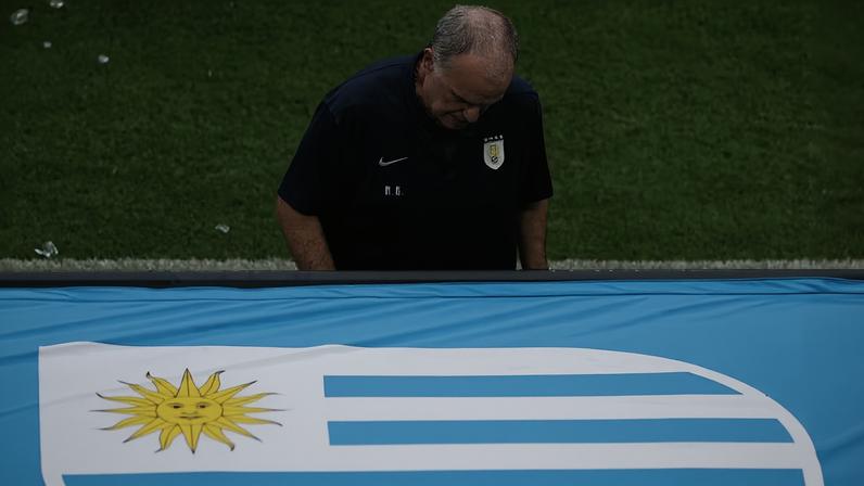 Técnico Marcelo Bielsa em Arábia Saudita x Uruguai — Foto: REUTERS/Paul Childs