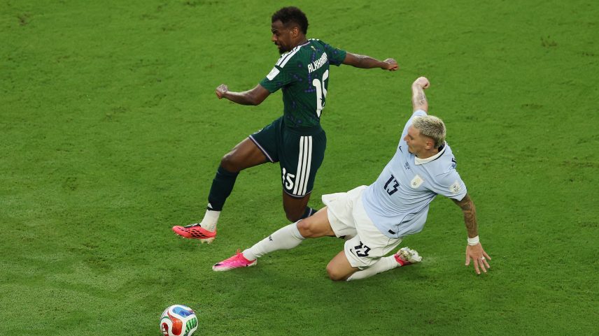 Guillermo Varela em Uruguai x Arábia Saudita — Foto: Paul Childs / Reuters