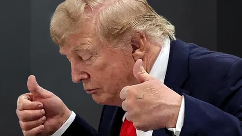 O presidente dos EUA, Donald Trump, gesticula durante uma sessão de trabalho com líderes do G7