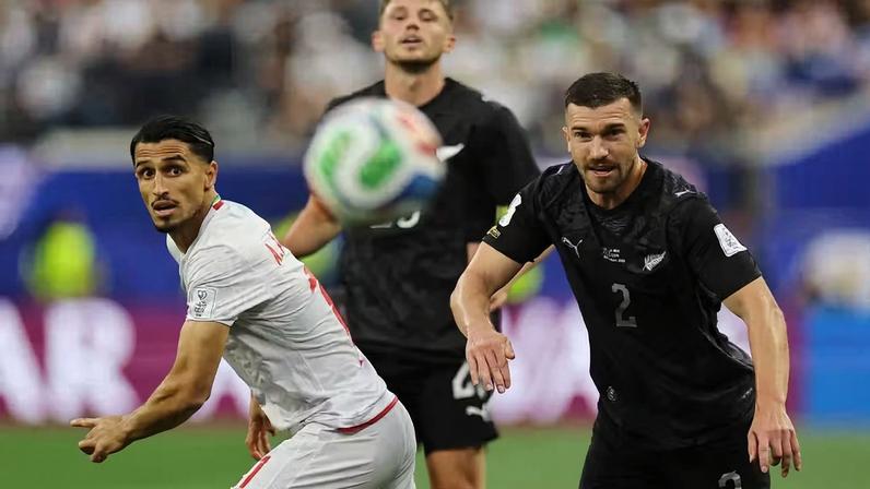 Tim Payne em ação pela Nova Zelândia na Copa do Mundo — Foto: REUTERS/Daniel Cole