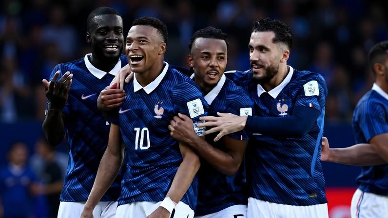 Kylian Mbappé, da França, comemora o terceiro gol contra o Senegal