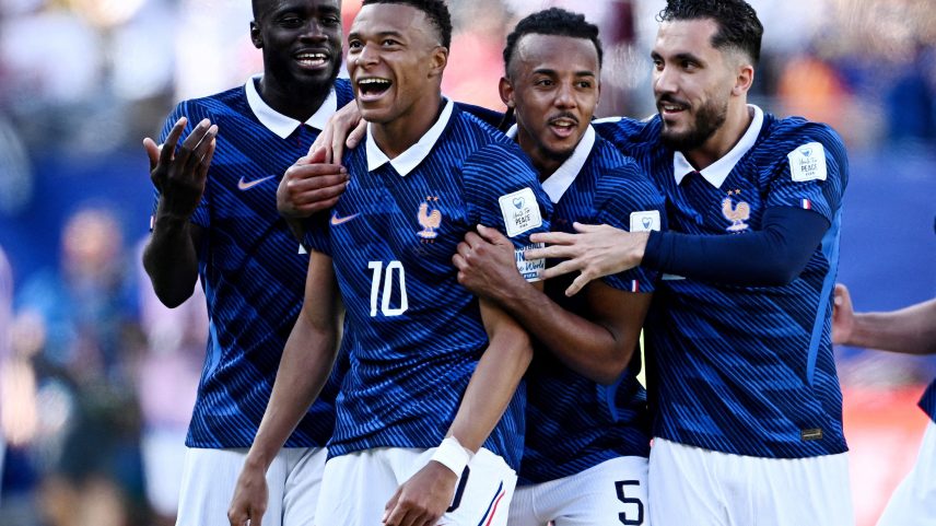 França x Senegal - Mbappé comemora com Upamecano, Koundé e Cherki — Foto: Reuters