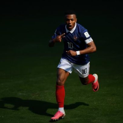 Mbappé e Olise garantem França que impressionou em apenas um tempo