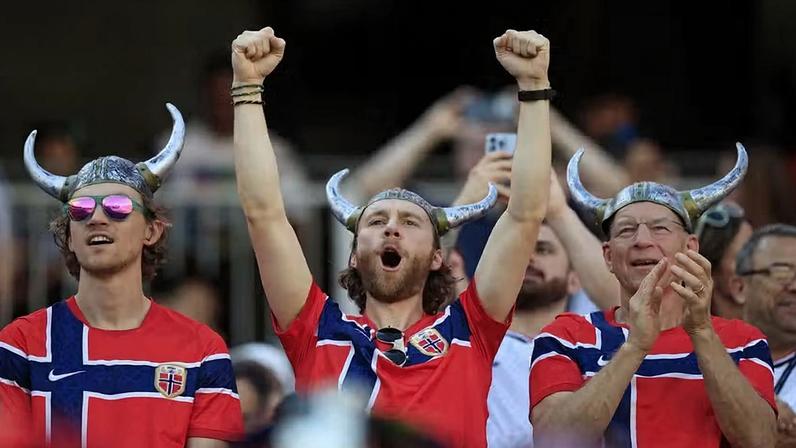 Torcedores da Noruega antes de partida na Copa do Mundo 2026 — Foto: Pilar Olivares/Reuters