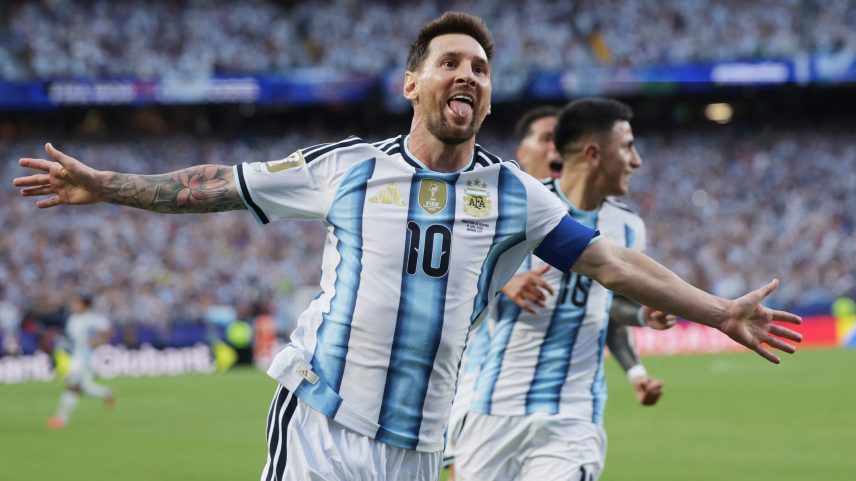 Messi celebra gol contra a Argélia. — Foto: Claudia Greco / Reuters