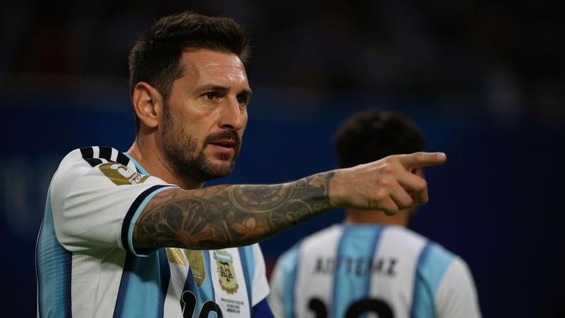 Messi abriu o placar para a Argentina contra a Argélia — Foto: REUTERS/Claudia Greco