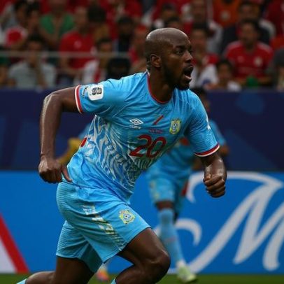 Autor do primeiro gol do Congo nas Copas pede convocação por redes sociais
