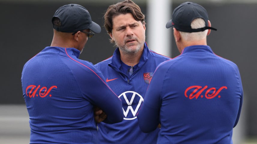 Técnico Maurício Pochettino durante treinamento dos Estados Unidos na Copa 2026 — Foto: Reuters/Kiyoshi Mio