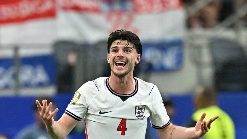 Rice em campo pela estreia da Inglaterra na Copa do Mundo — Foto: Reuters/Maria Lysaker