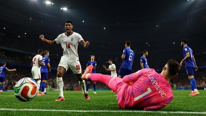 Harry Kane em cobrança de pênalti pela Inglaterra. — Foto: REUTERS/Hannah Mckay