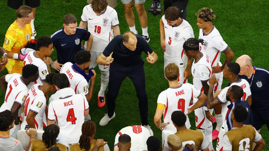 Thomas Tuchel orienta jogadores em Inglaterra x Croácia — Foto: Issei Kato/Reuters