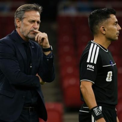 Técnico do Panamá critica postura do time após gol de Gana