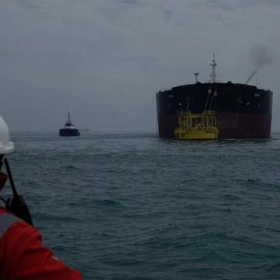 Primeiros petroleiros atravessam Ormuz após acordo EUA-Irã