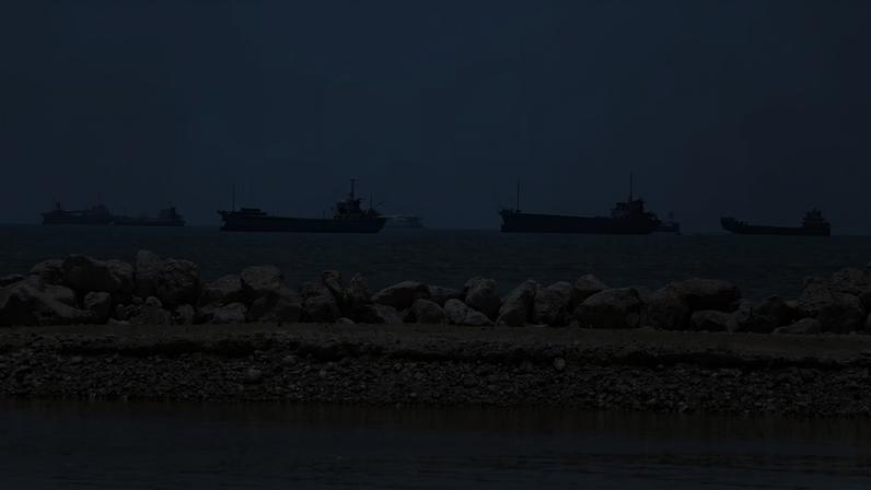 Navios ancorados no Estreito de Ormuz — Foto: Amirhosein Khorgooi/ISNA/Reuters via WANA