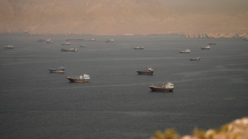Navios no Estreito de Ormuz em 18 de junho de 2026. — Foto: Reuters/Stringer