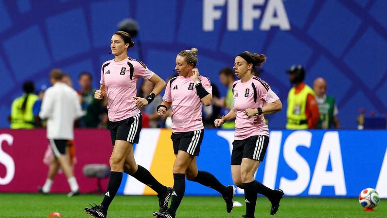 Trio de arbitragem de África do Sul x República Tcheca na Copa do Mundo 2026 — Foto: Claudia Greco/REUTERS