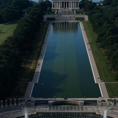 Tinta descasca em espelho d’água reformado por Trump por US$14 milhões