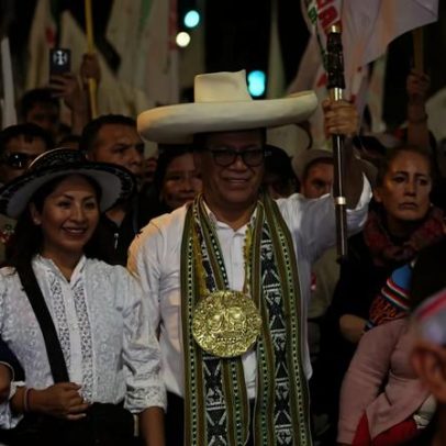Eleições no Peru: Sánchez lidera protesto e Fujimori avança na apuração