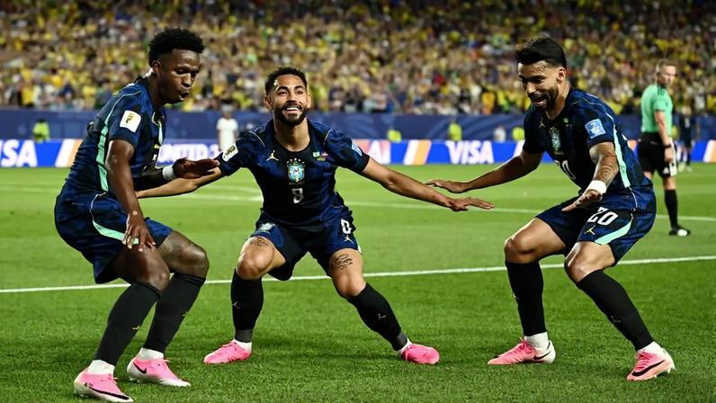 Vinicius, Cunha and Paqueta celebrate a Brazil goal in Philadelphia