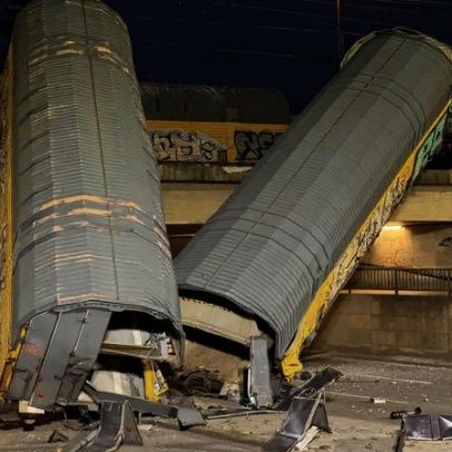 Colisão entre trens de carga derruba vagões de ponte na Alemanha