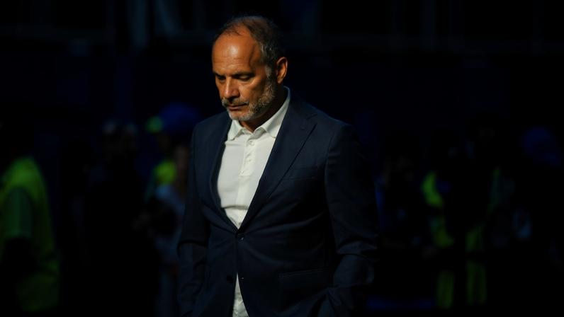 Sebastien Migné, técnico do Haiti, contra o Brasil — Foto: Reuters