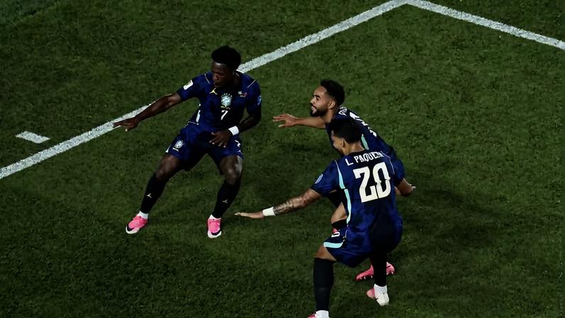Matheus Cunha, do Brasil , comemora o segundo gol da equipe com Vinicius Junior e Lucas Paquetá — Foto: REUTERS/Jeenah Moon