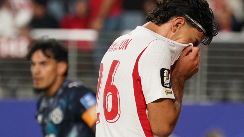 Choro de Uzun: Turquia abusou de errar finalizações nas duas primeiras rodadas da Copa — Foto: Reuters/David Gonzales