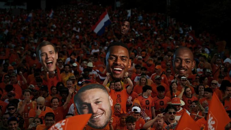 Torcedores da Holanda tomam rua de Houston, no Texas, para apoiar seleção holandesa na Copa do Mundo, em 20 de junho de 2026. — Foto: Mark Felix/ Reuters