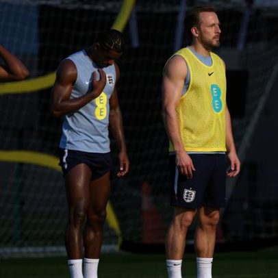 Atacante da Inglaterra aprova pausa para hidratação durante jogo