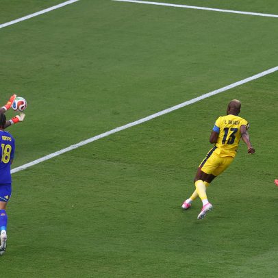 Enner Valencia erra gol aos 2 minutos e vira meme