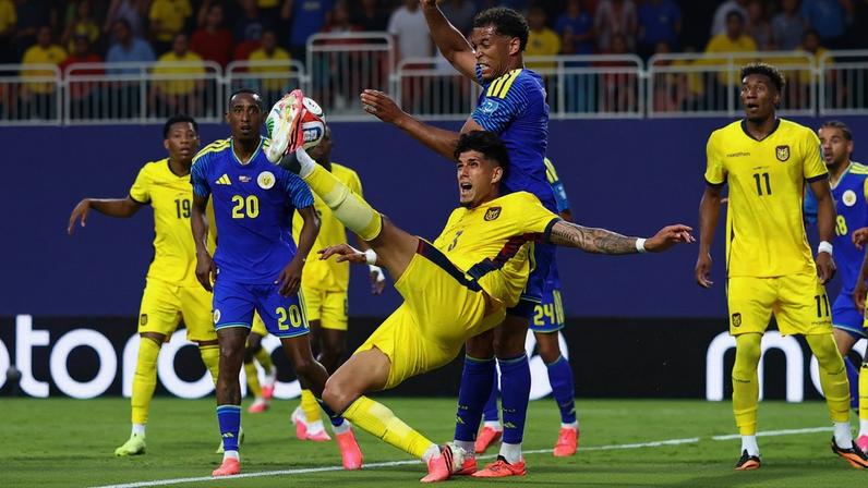 Ecuador's Piero Hincapie in action with Curacao's Jurien Gaari
