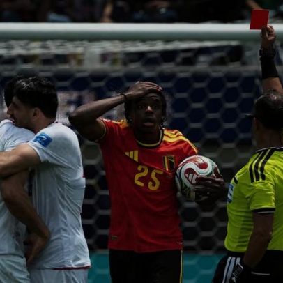 Torcedores comparam expulsão de zagueiro belga à de Andreas Pereira