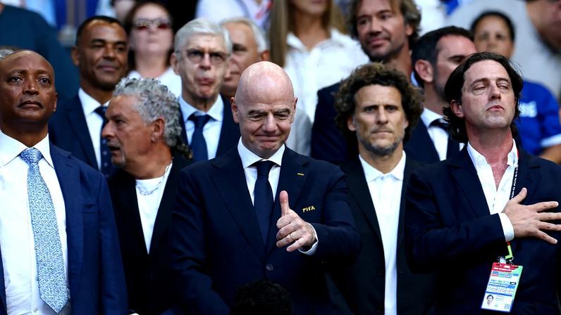 Infantino, presidente da Fifa, marca presença em jogo da Copa do Mundo — Foto: Marco Bello/Reuters