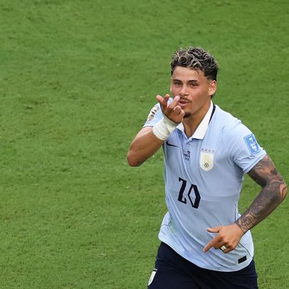 Atacante uruguaio homenageia Suárez ao marcar gol