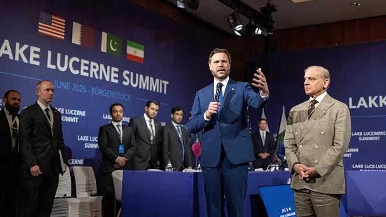 Vice-presidente dos EUA, JD Vance, e o primeiro-ministro do Paquistão, Shehbaz Sharif, na Cúpula do Lago de Lucerna, no resort Buergenstock, em Obbuergen, perto de Lucerna, na Suíça, no domingo, 21 de junho de 2026 URS FLUEELER/Pool via REUTERS