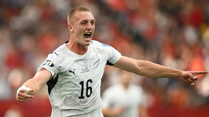 Finn Surman comemora gol em Nova Zelândia x Egito — Foto: Reuters