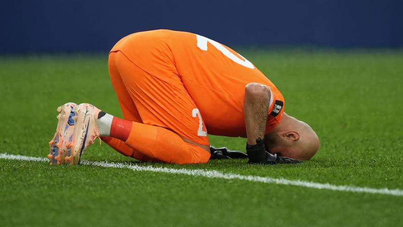 Reação de Basil, goleiro do Iraque em falha no gol da França — Foto: Reuters/Kyle Ross