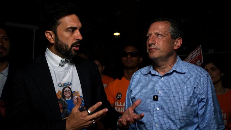 Zohran Mamdani, prefeito de NY, em campanha com o aliado Brad Lander