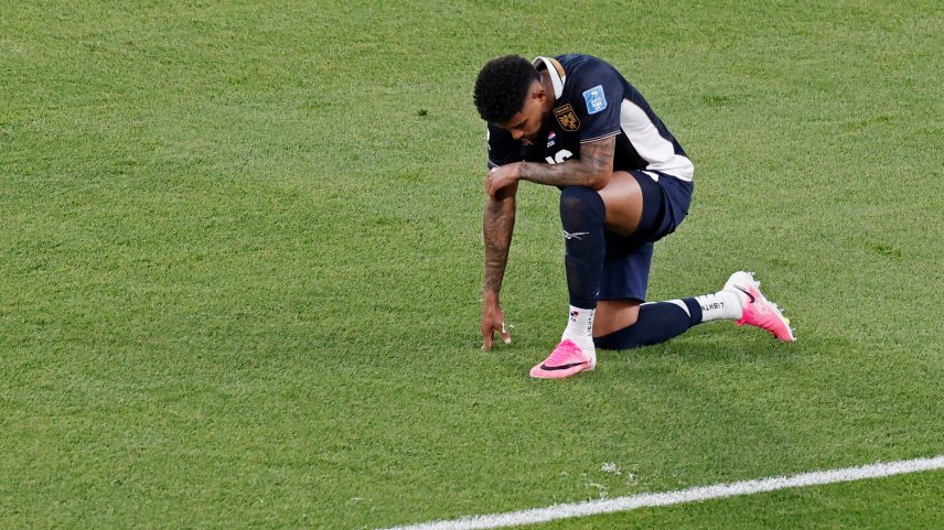 Andres Andrade, do Panamá, desolado após derrota para a Croácia que tira chances de classificação — Foto: REUTERS/Thomas Mukoya