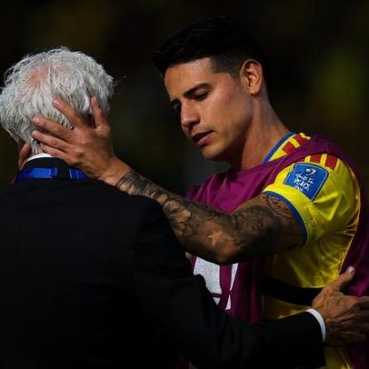 Colômbia avança e jogadores abraçam ex-técnico após classificação