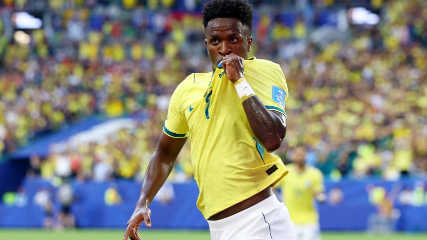 Aos 6 min do 1º tempo - gol de dentro da área de Vini Jr do Brasil contra a Escócia